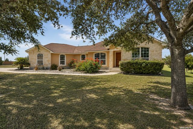 15815 White Cap Dr, Lytle, TX 78052