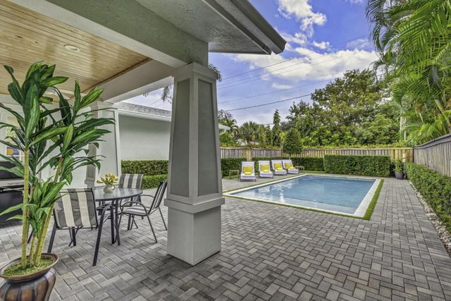 1218 N Palmway, Lake Worth Beach, FL 33460