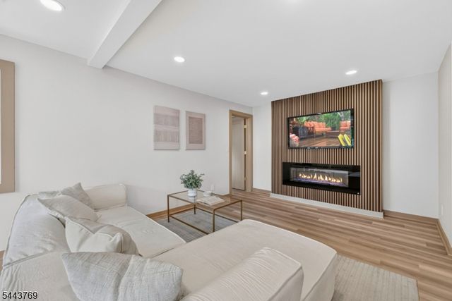 15 Elberta Rd, Maplewood Twp., NJ 07040