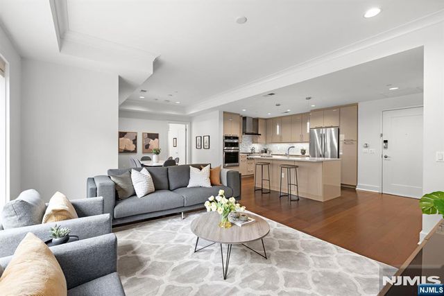 150 Henley Place 213, Weehawken, NJ 07086