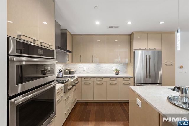 150 Henley Place 213, Weehawken, NJ 07086