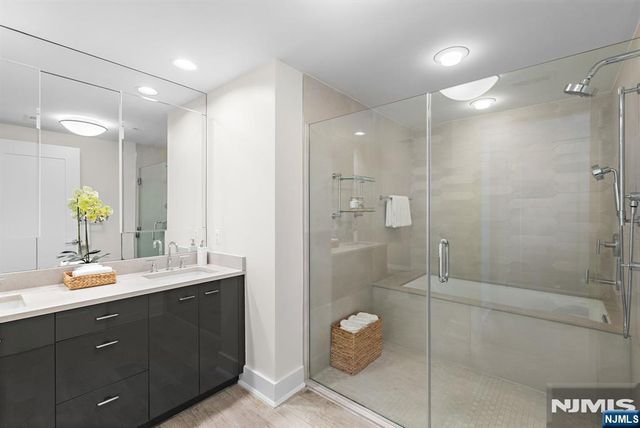 150 Henley Place 213, Weehawken, NJ 07086