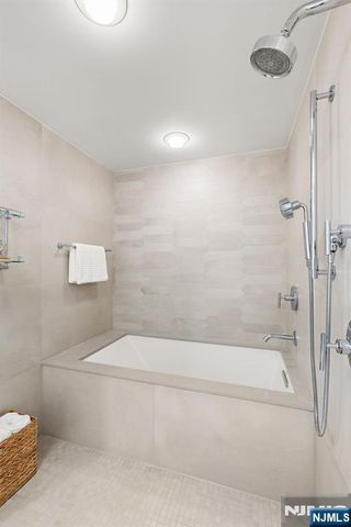 150 Henley Place 213, Weehawken, NJ 07086
