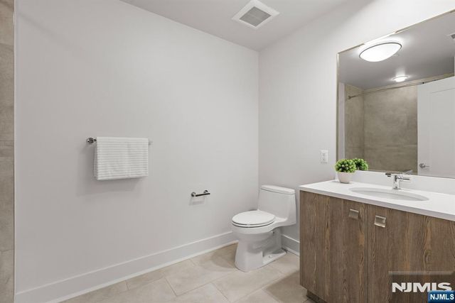 150 Henley Place 213, Weehawken, NJ 07086