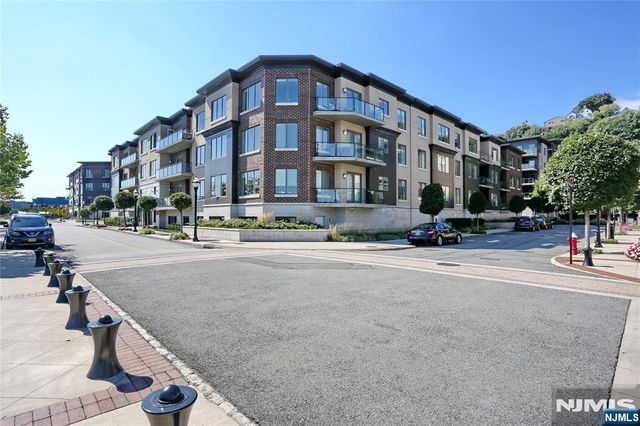 150 Henley Place 213, Weehawken, NJ 07086