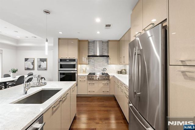 150 Henley Place 213, Weehawken, NJ 07086