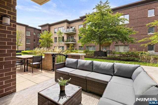 150 Henley Place 213, Weehawken, NJ 07086