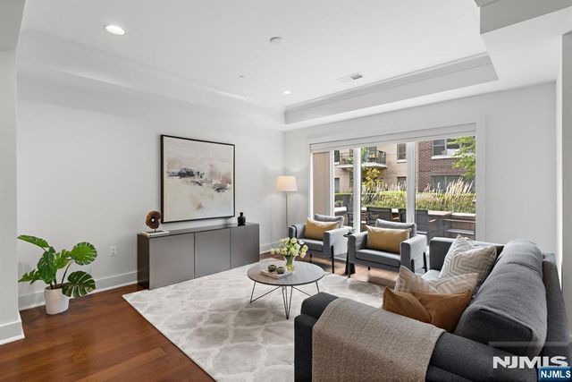 150 Henley Place 213, Weehawken, NJ 07086