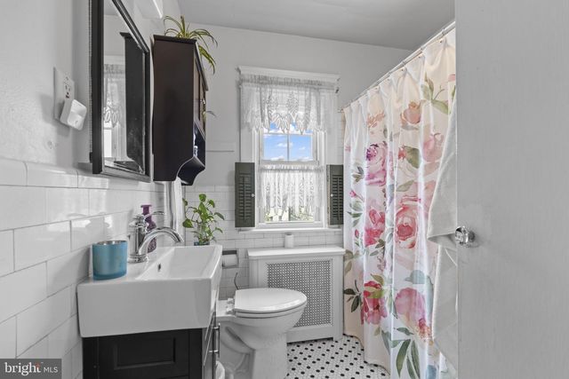 330 BURMONT RD, Drexel Hill, PA 19026