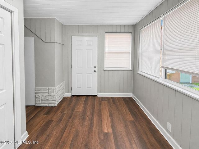 1660 UNIVERSITY Street, Jacksonville, FL 32209