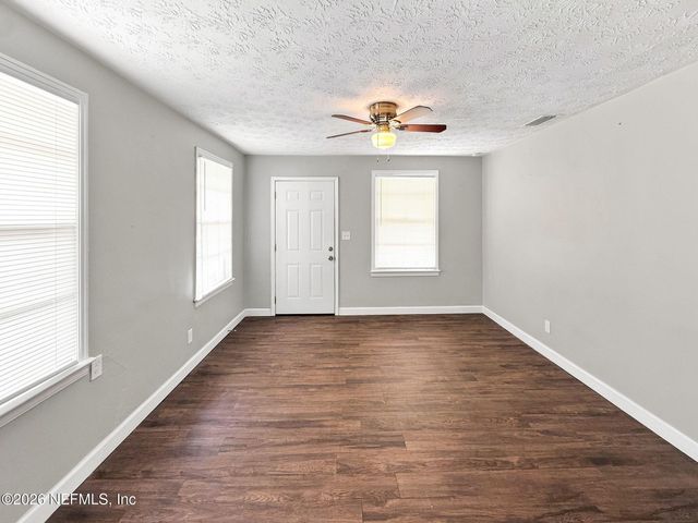 1660 UNIVERSITY Street, Jacksonville, FL 32209