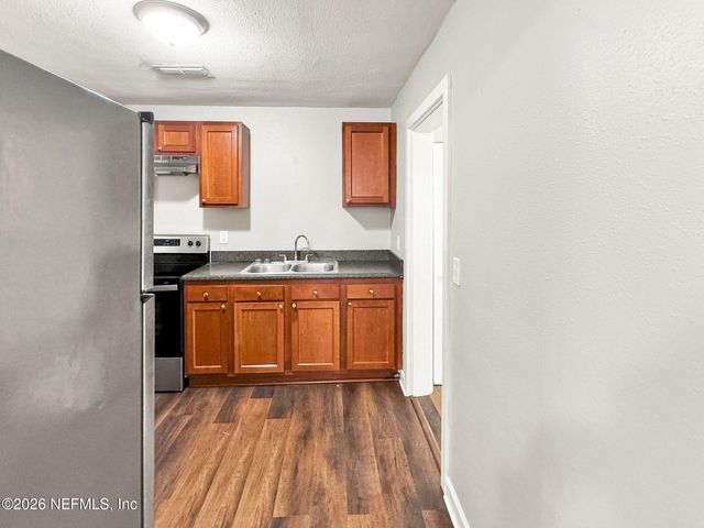 1660 UNIVERSITY Street, Jacksonville, FL 32209