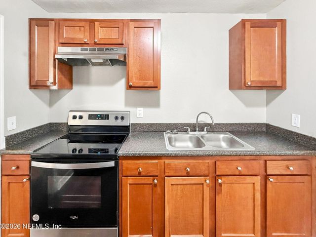 1660 UNIVERSITY Street, Jacksonville, FL 32209