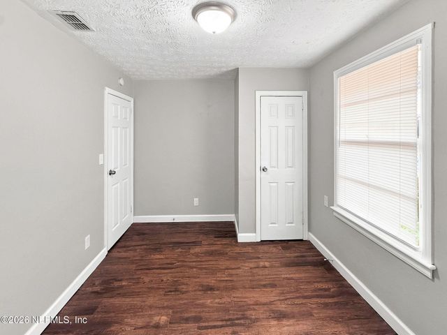1660 UNIVERSITY Street, Jacksonville, FL 32209