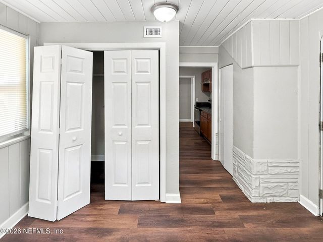 1660 UNIVERSITY Street, Jacksonville, FL 32209