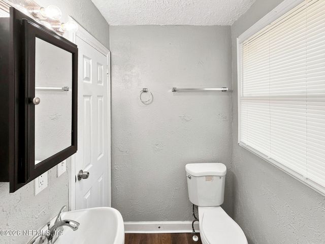 1660 UNIVERSITY Street, Jacksonville, FL 32209