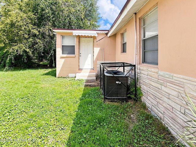 1660 UNIVERSITY Street, Jacksonville, FL 32209