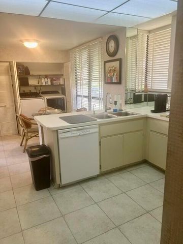 225 Old Meadow Way, Palm Beach Gardens, FL 33418