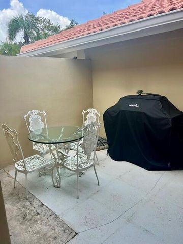 225 Old Meadow Way, Palm Beach Gardens, FL 33418
