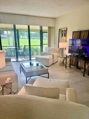 225 Old Meadow Way, Palm Beach Gardens, FL 33418