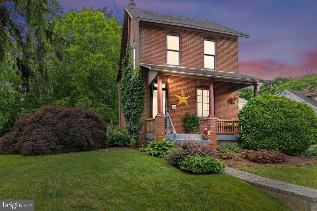 220 S 8TH ST, North Wales, PA 19454