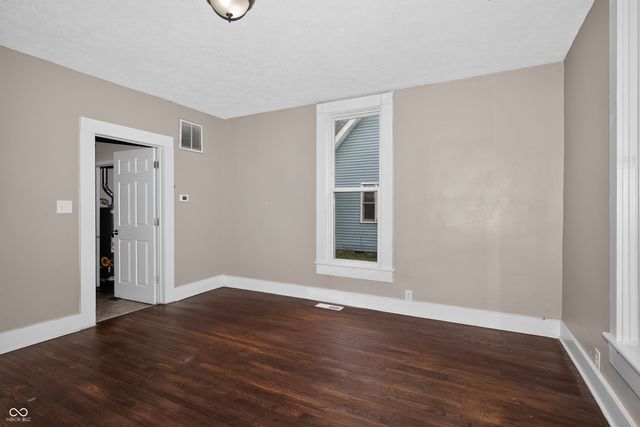29 Howard Street, Greenfield, IN 46140