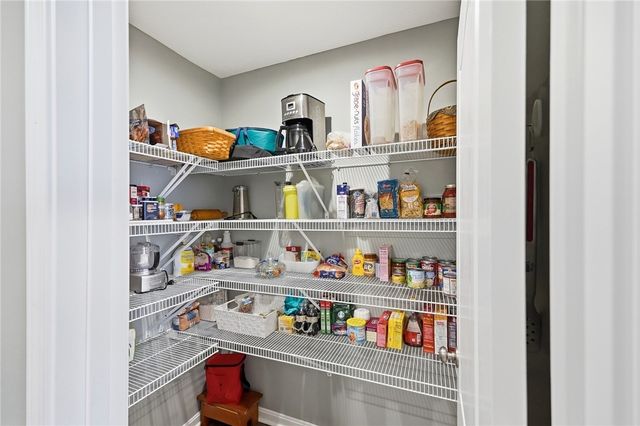 790 Hunters Run Drive, Brookville, OH 45309