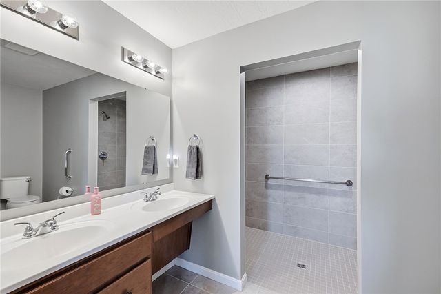 790 Hunters Run Drive, Brookville, OH 45309