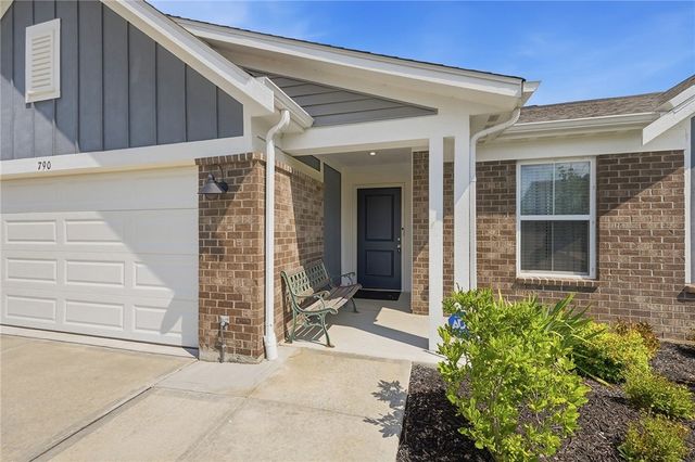 790 Hunters Run Drive, Brookville, OH 45309