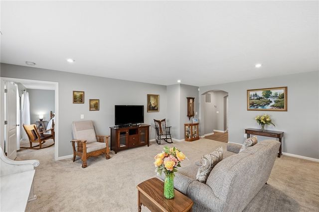 790 Hunters Run Drive, Brookville, OH 45309