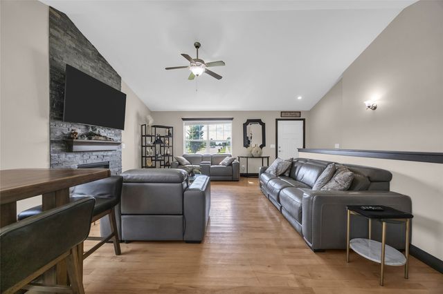 2923 SW James Parkway, Cedar Rapids, IA 52404