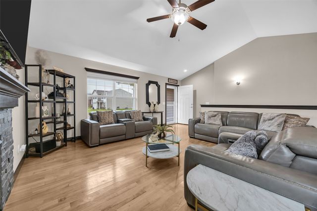 2923 SW James Parkway, Cedar Rapids, IA 52404