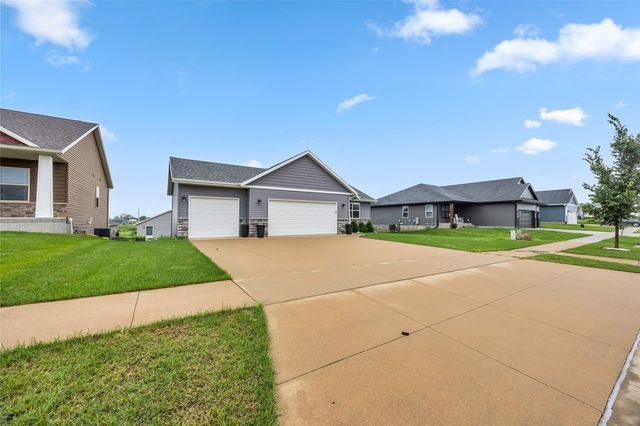 2923 SW James Parkway, Cedar Rapids, IA 52404