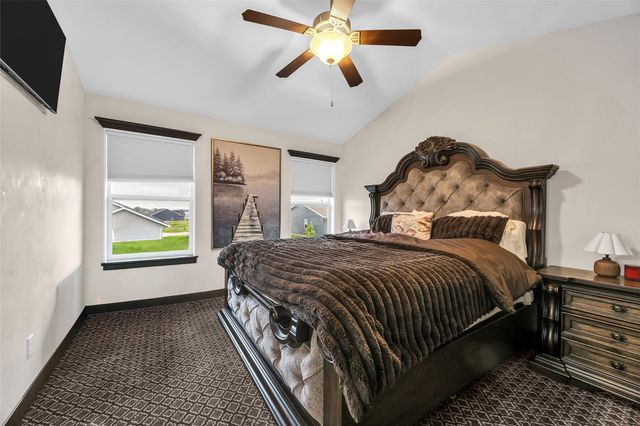 2923 SW James Parkway, Cedar Rapids, IA 52404