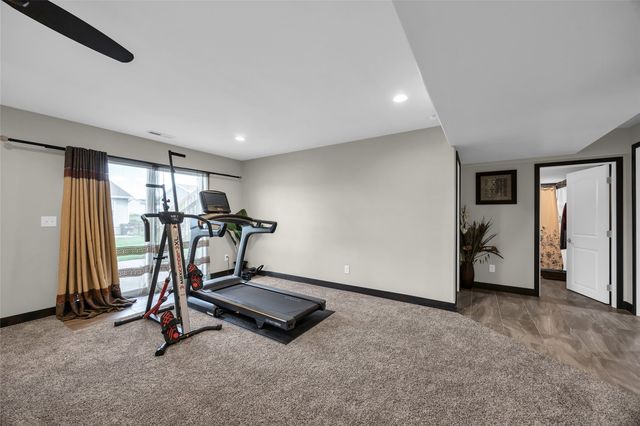 2923 SW James Parkway, Cedar Rapids, IA 52404