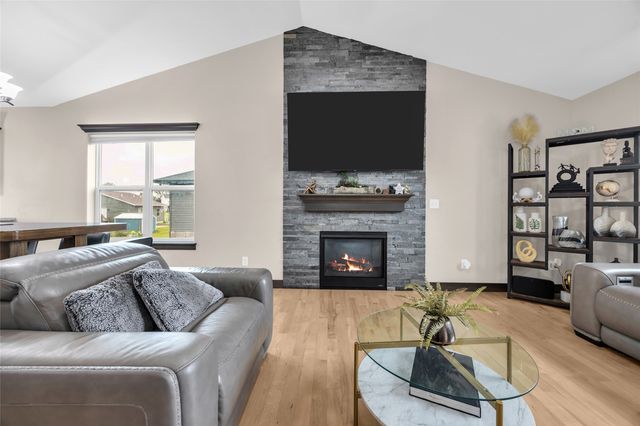 2923 SW James Parkway, Cedar Rapids, IA 52404