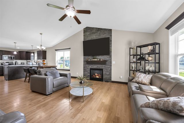 2923 SW James Parkway, Cedar Rapids, IA 52404