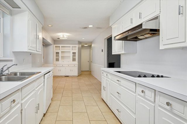 12124 Dixfield Drive, Dallas, TX 75218