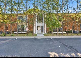 408 Fox Hills Drive S 2, Bloomfield Hills, MI 48304