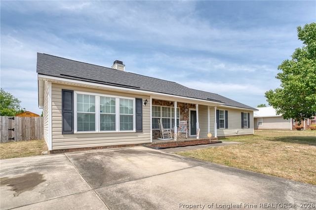 323 Northwoods Drive, Raeford, NC 28376