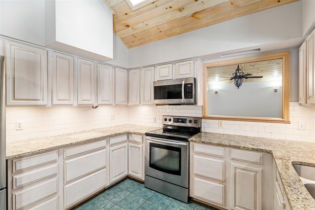 2023 SW 76TH TERRACE, Gainesville, FL 32607