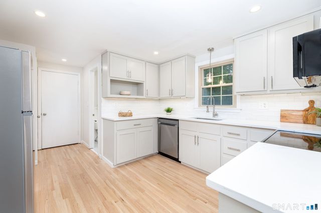 40 Wapping Wood Road, Ellington, CT 06029
