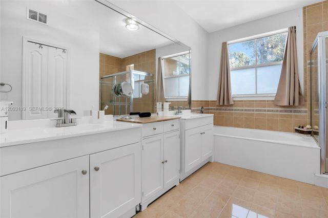 846 NW 135th Ter, Pembroke Pines, FL 33028