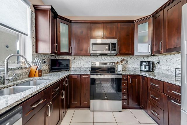 846 NW 135th Ter, Pembroke Pines, FL 33028