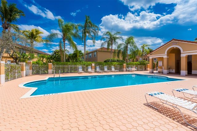 846 NW 135th Ter, Pembroke Pines, FL 33028