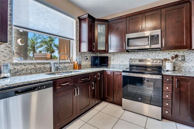 846 NW 135th Ter, Pembroke Pines, FL 33028