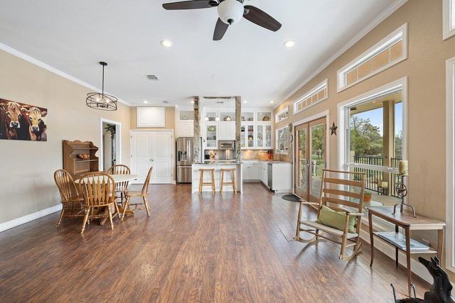 911 Oak Meadow DR, Dripping Springs, TX 78620