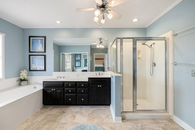 911 Oak Meadow DR, Dripping Springs, TX 78620