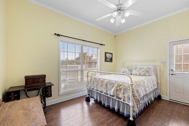 911 Oak Meadow DR, Dripping Springs, TX 78620