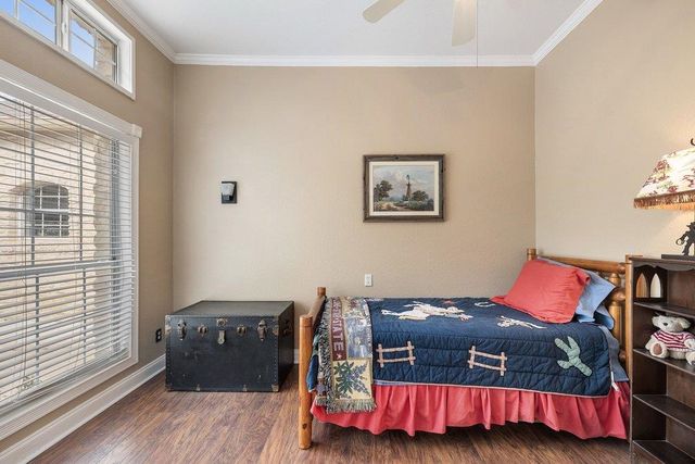 911 Oak Meadow DR, Dripping Springs, TX 78620